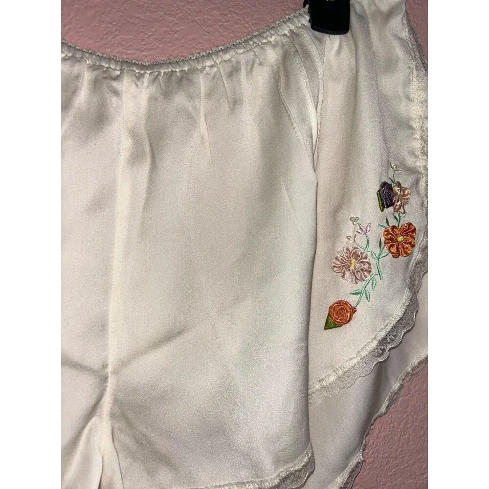 Anthropologie LyreBird Womens Rosette Embellished Silky Dolphin Short size L NWT - Picture 5 of 11